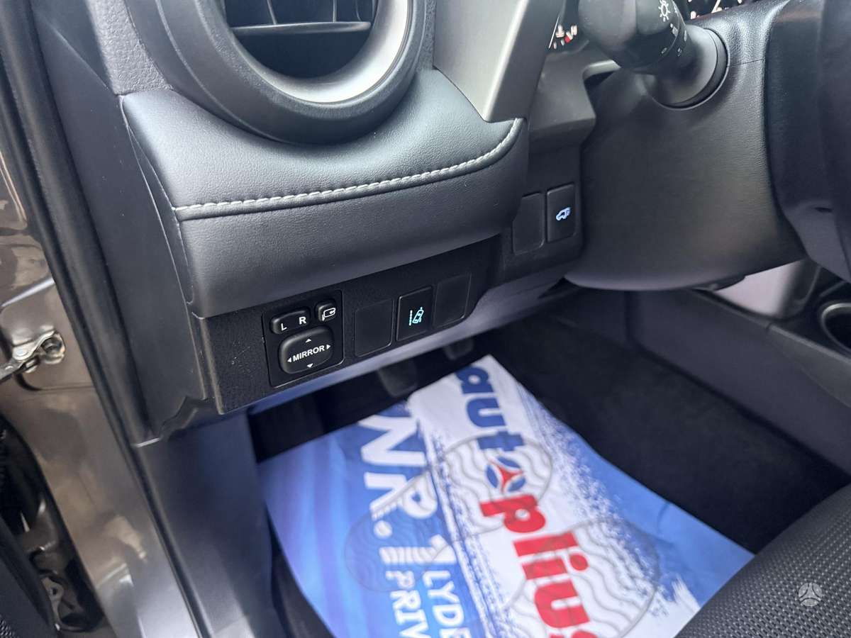 Toyota RAV4 - 12