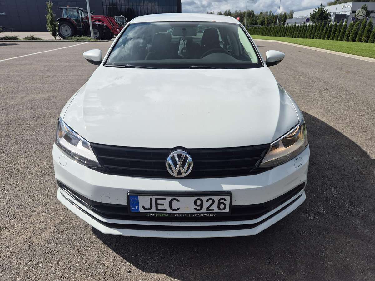 Volkswagen Jetta - 1