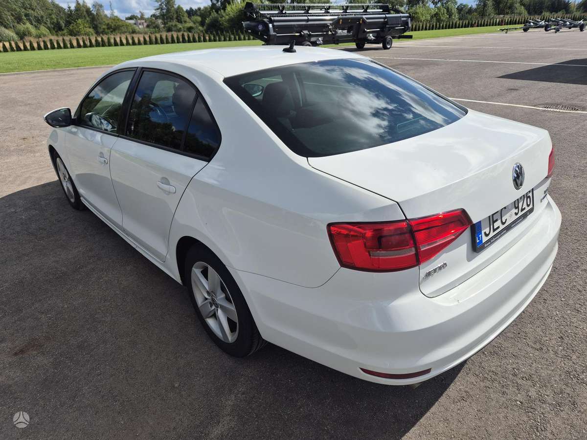 Volkswagen Jetta - 3