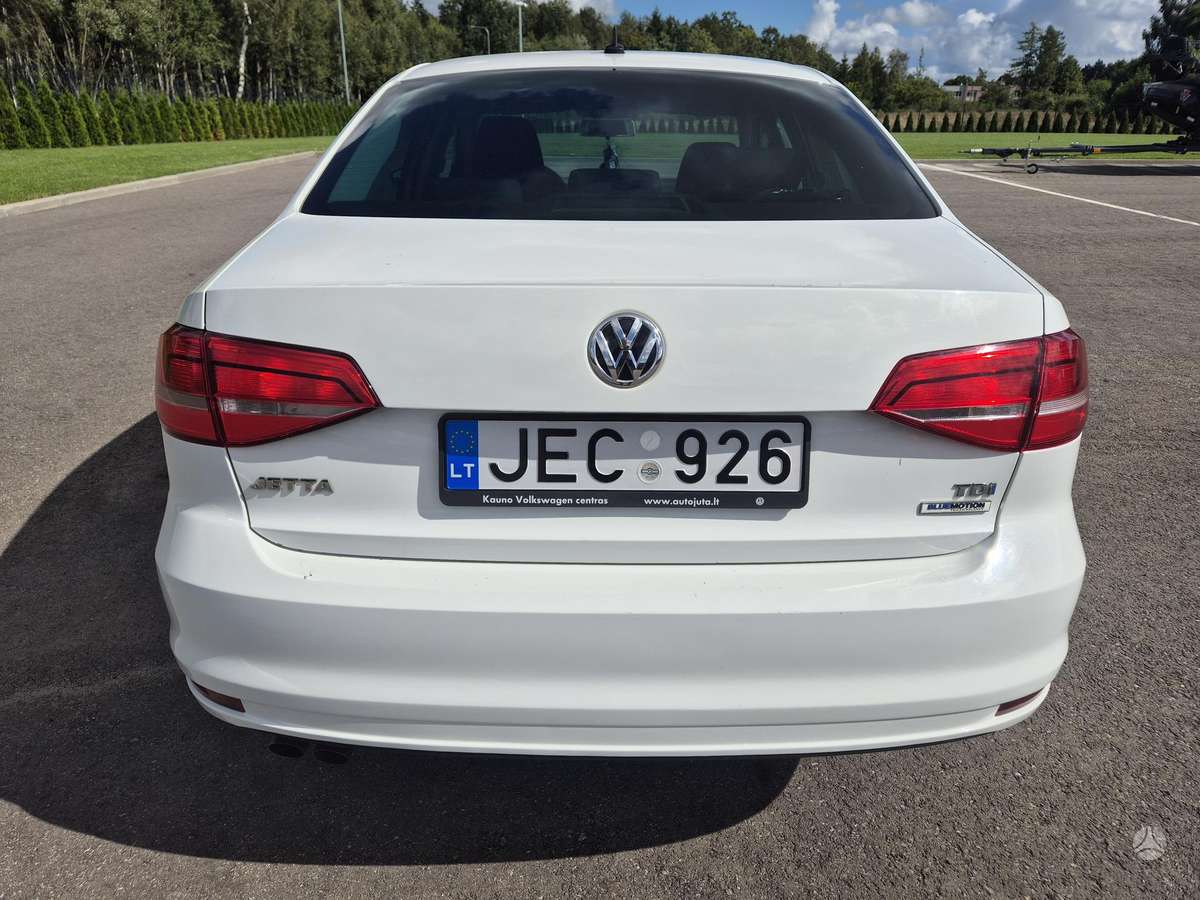 Volkswagen Jetta - 4