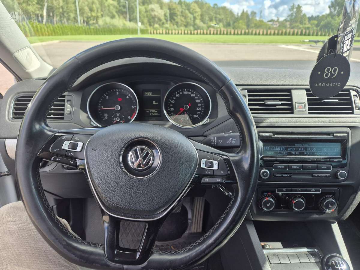 Volkswagen Jetta - 12