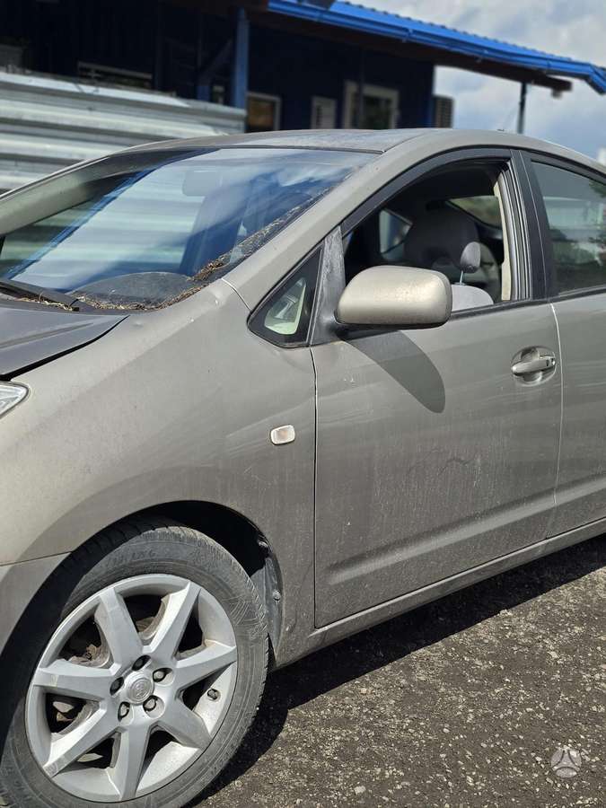 Toyota Prius по частям