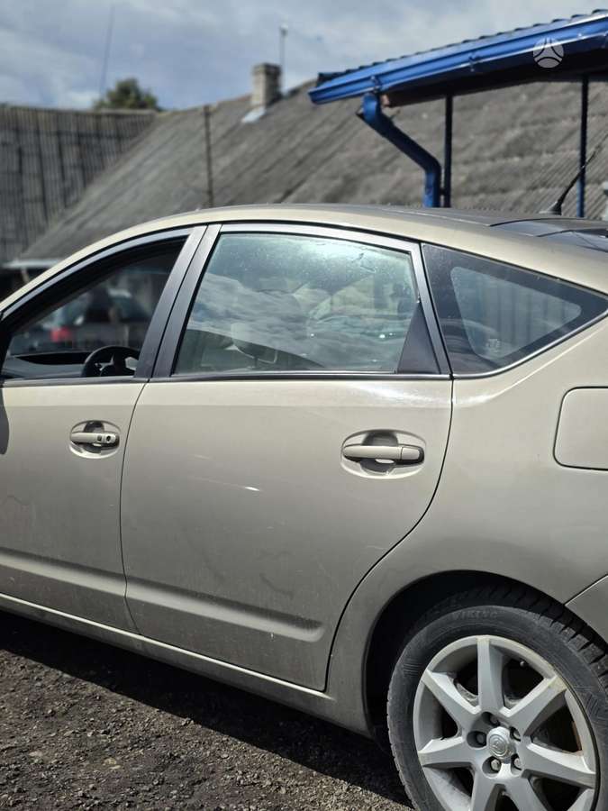Toyota Prius по частям