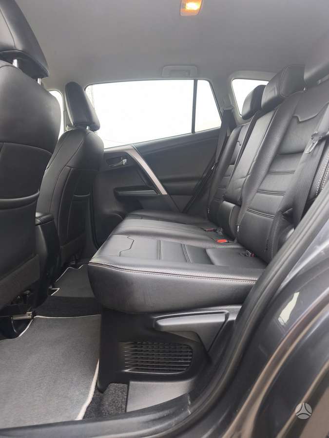 Toyota RAV4 - 11
