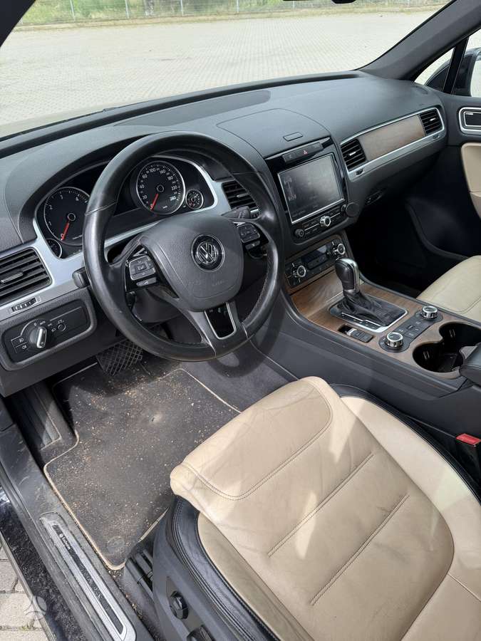 Volkswagen Touareg - 11
