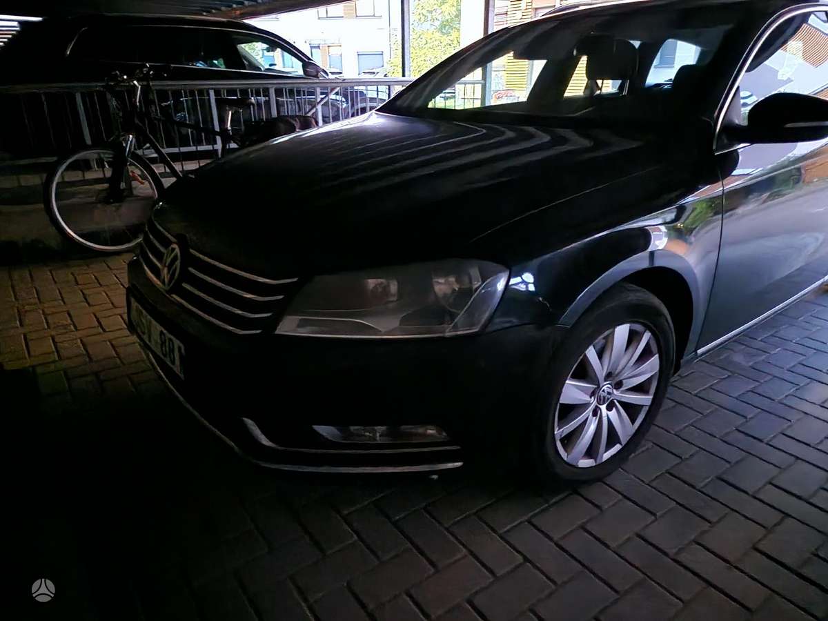 Volkswagen Passat - 1