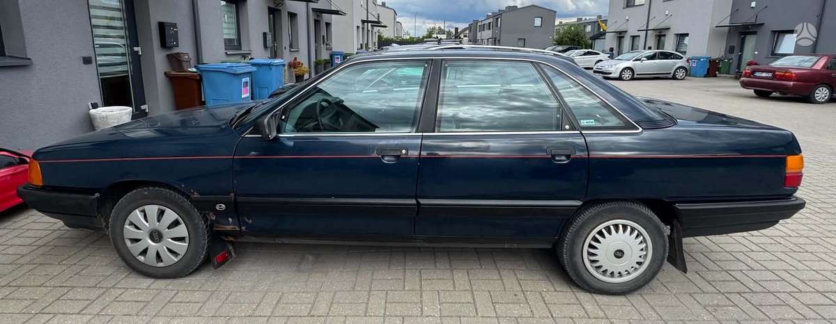 Audi 100, 1.8 l., Седан