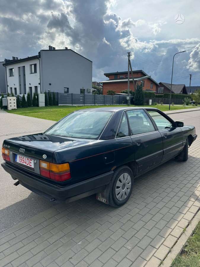 Audi 100, 1.8 l., Седан