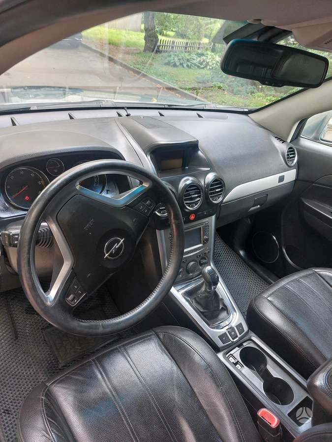 Opel Antara, 2.2 l., off-road / crossover