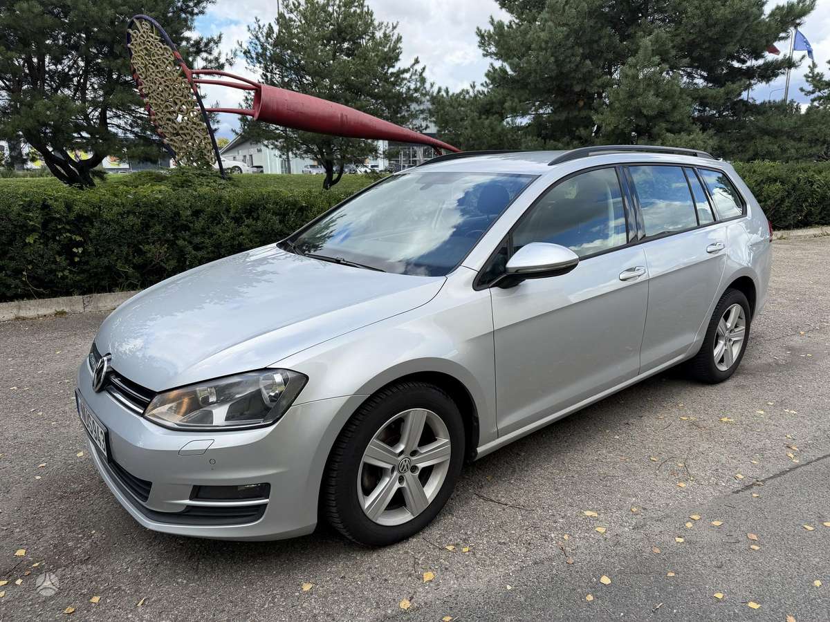 Volkswagen Golf - 1