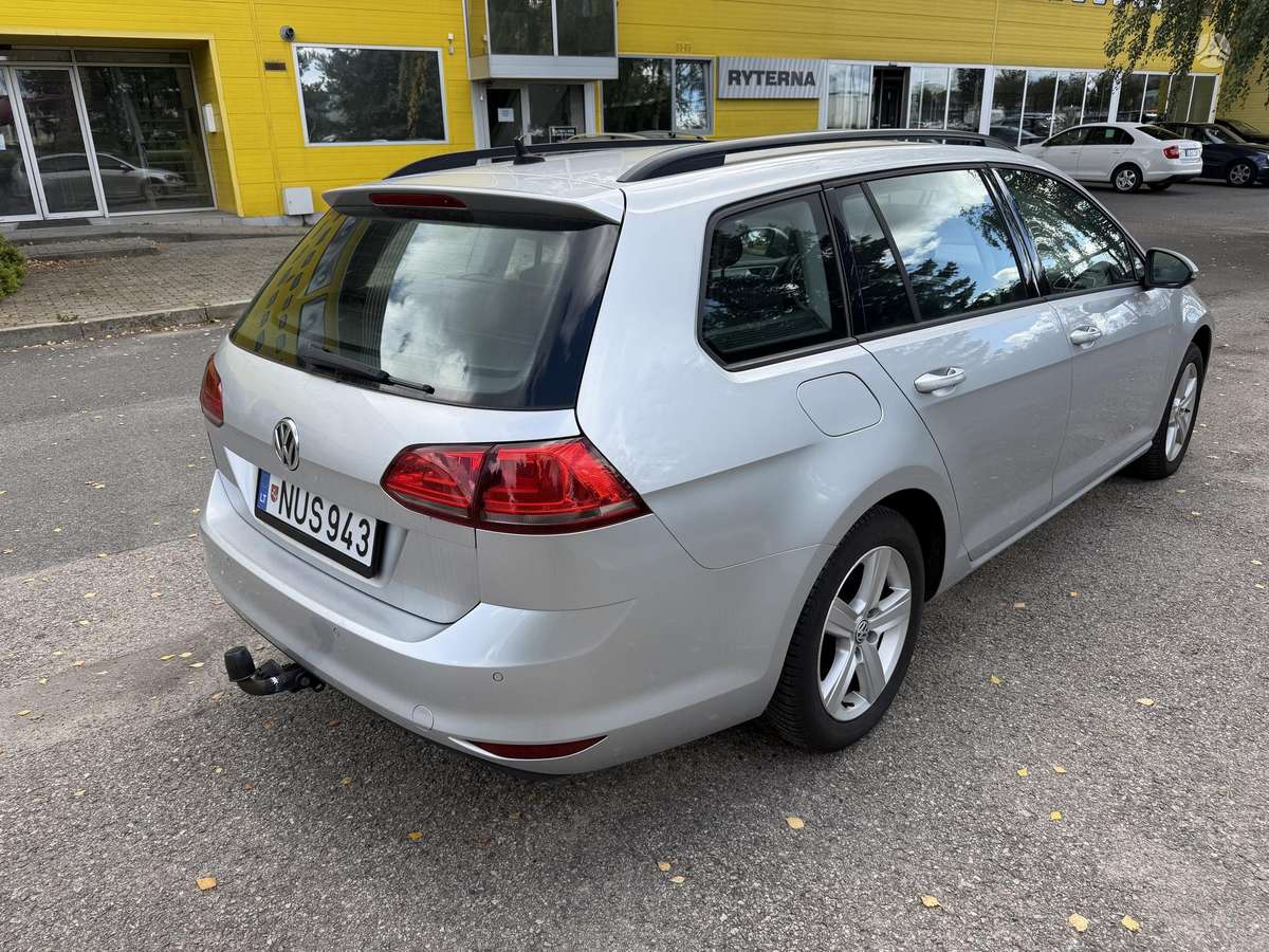 Volkswagen Golf - 5