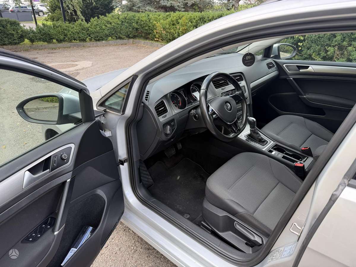 Volkswagen Golf - 8
