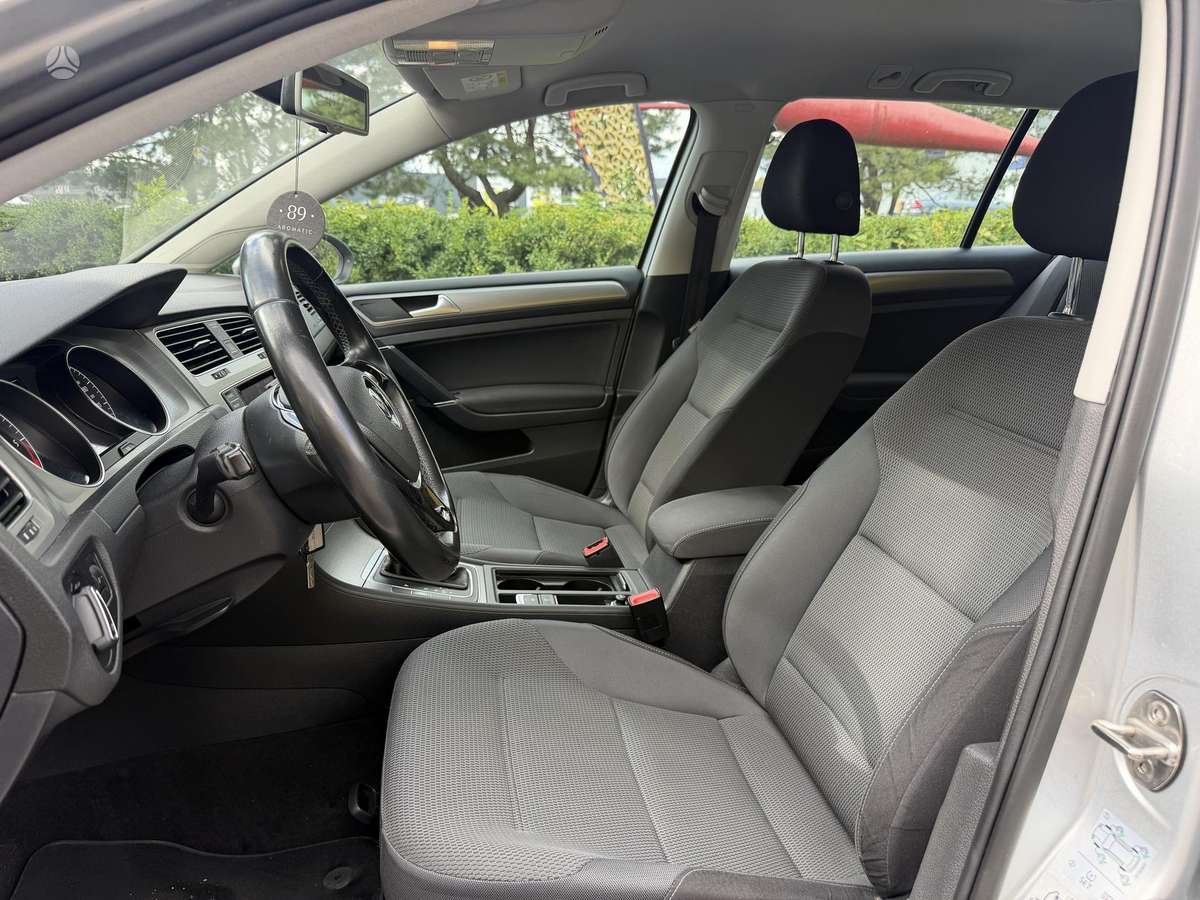 Volkswagen Golf - 9