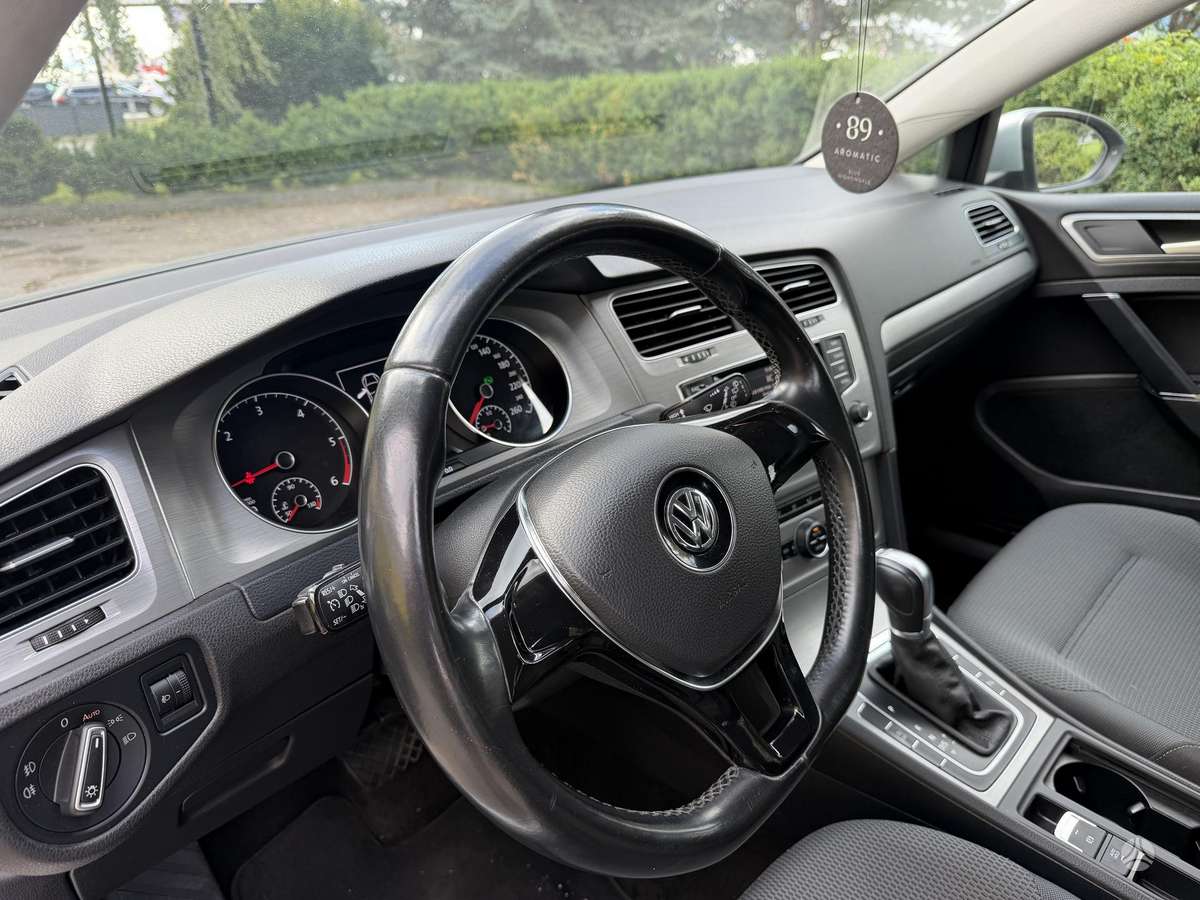 Volkswagen Golf - 10