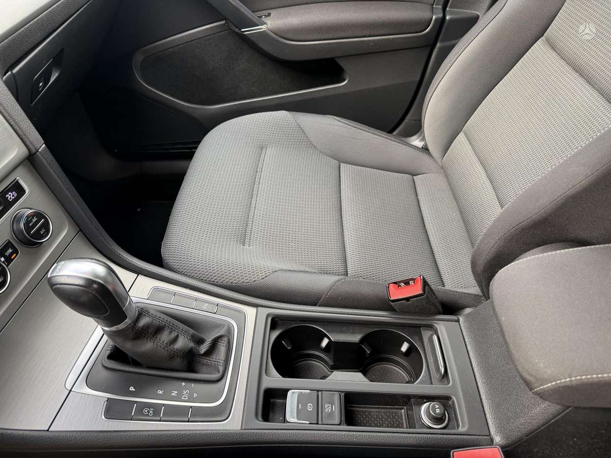 Volkswagen Golf - 11
