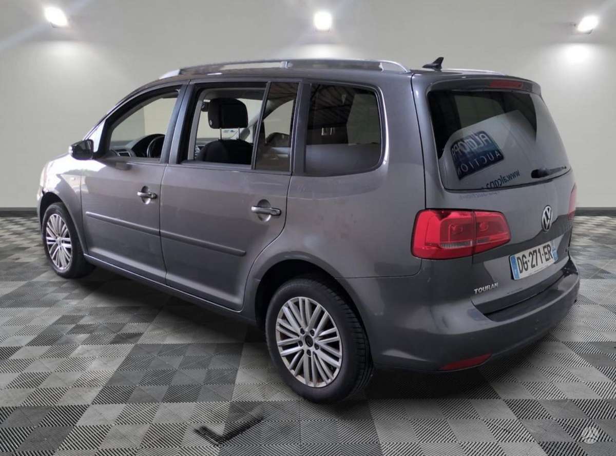 Volkswagen Touran - 5