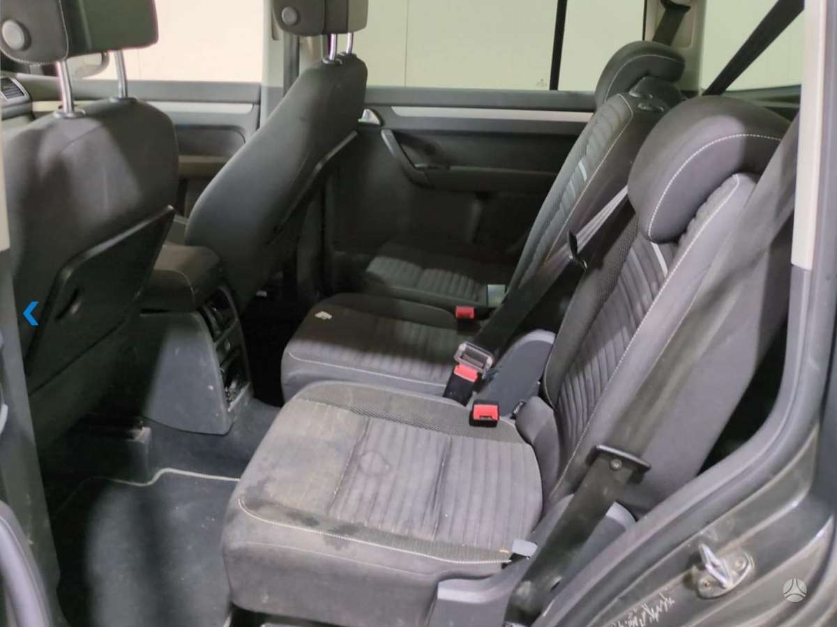 Volkswagen Touran - 12