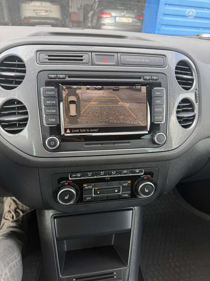 Volkswagen Tiguan - 12