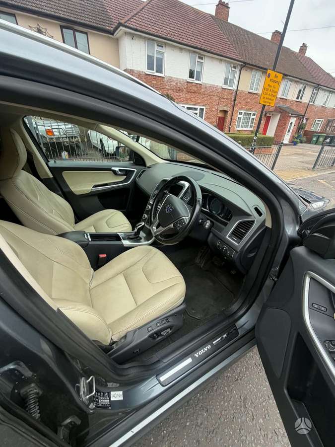 Volvo XC60, 2.4 l., hatchback