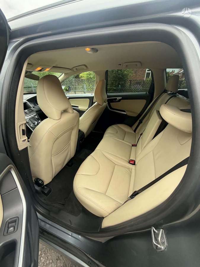 Volvo XC60, 2.4 l., hatchback