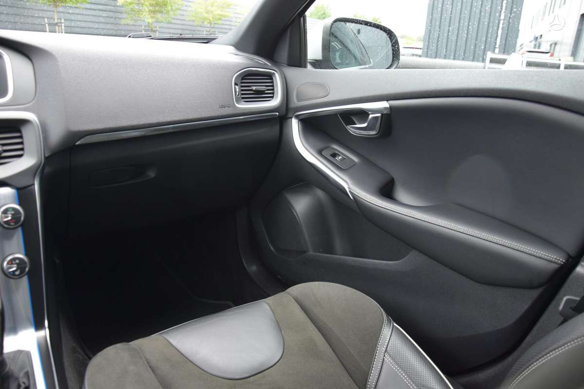 Volvo V40, 2.0 l., Хэтчбек