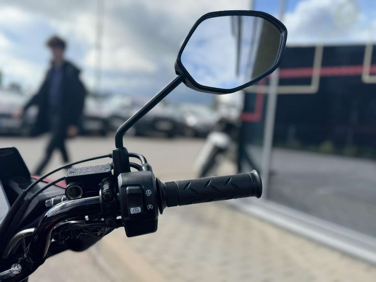 Honda CB 125cc, street / classic