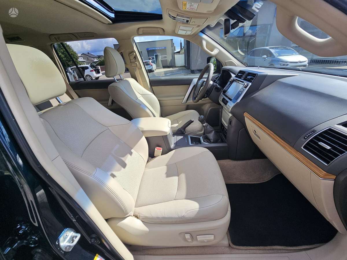 Toyota Land Cruiser - 12
