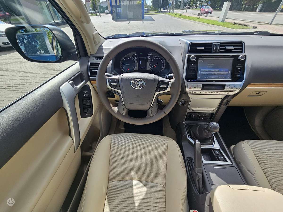 Toyota Land Cruiser - 10