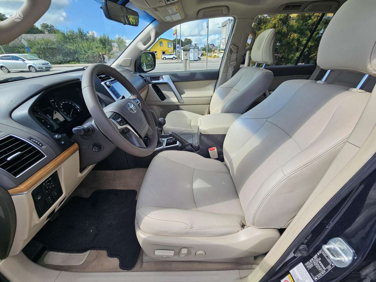 Toyota Land Cruiser - 11