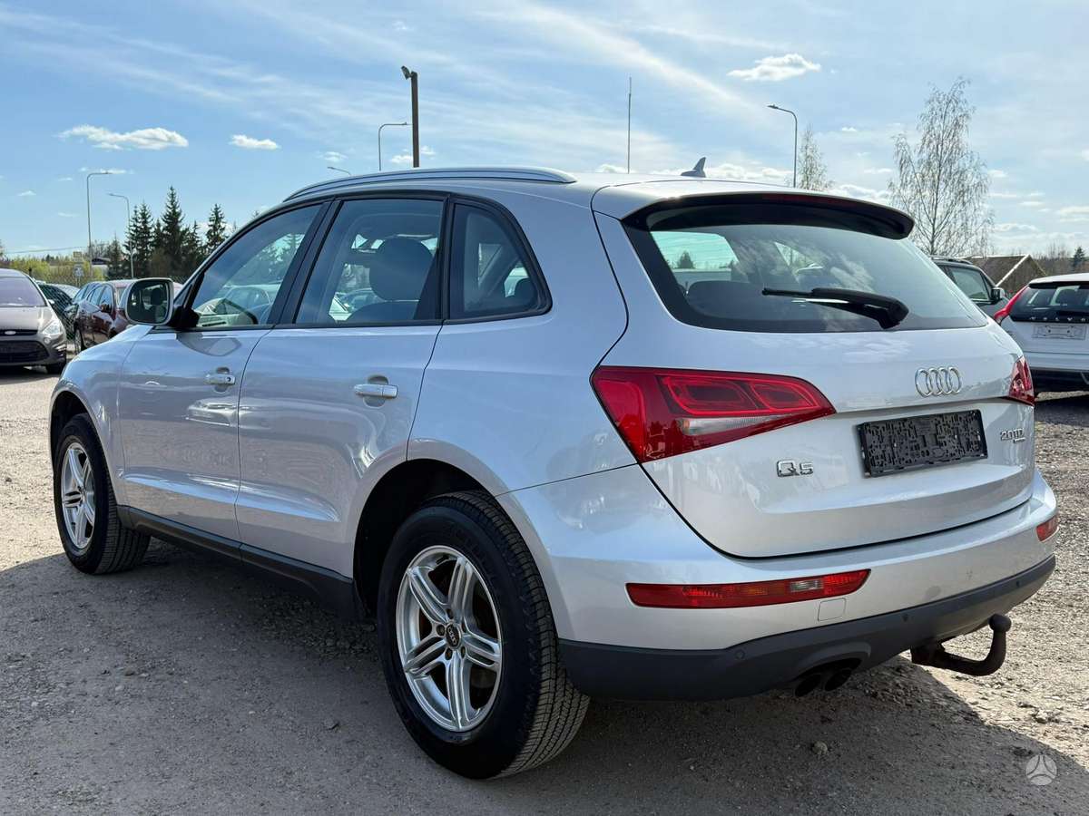 Audi Q5, 2.0 l., off-road / crossover