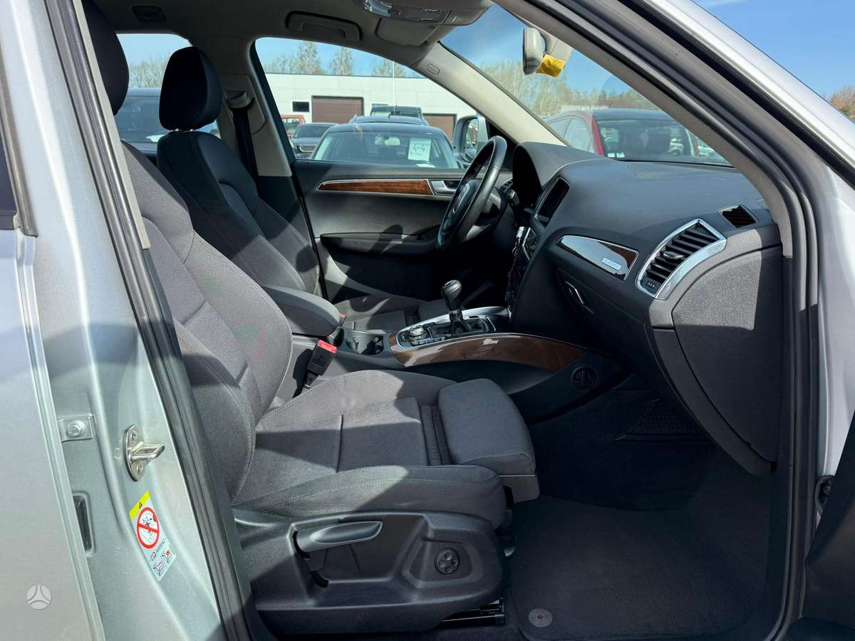 Audi Q5, 2.0 l., off-road / crossover
