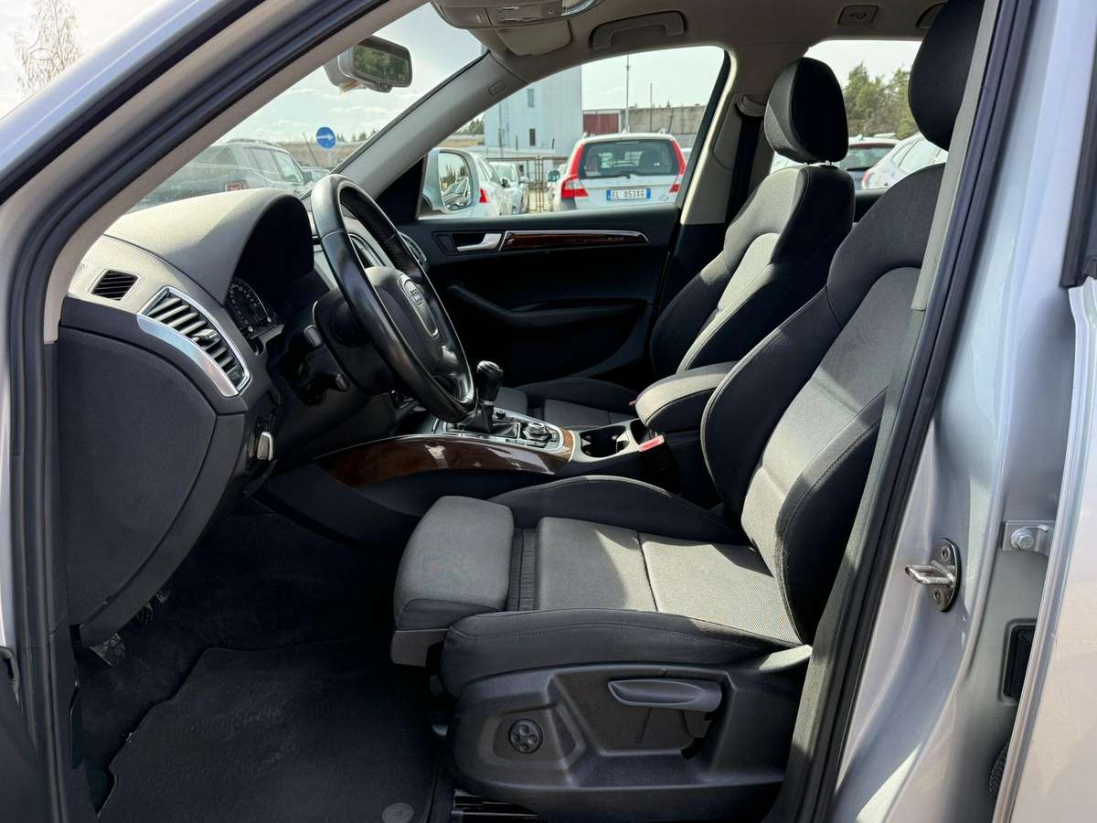 Audi Q5, 2.0 l., off-road / crossover