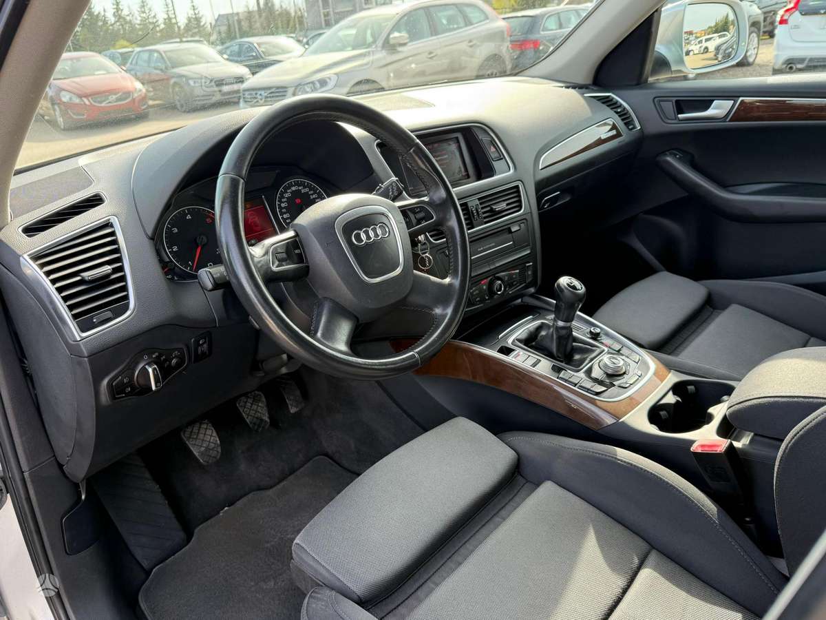 Audi Q5, 2.0 l., off-road / crossover