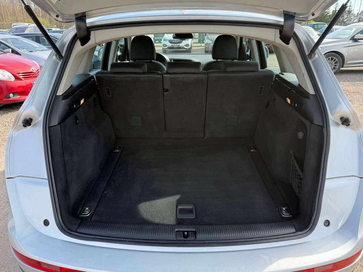 Audi Q5, 2.0 l., off-road / crossover