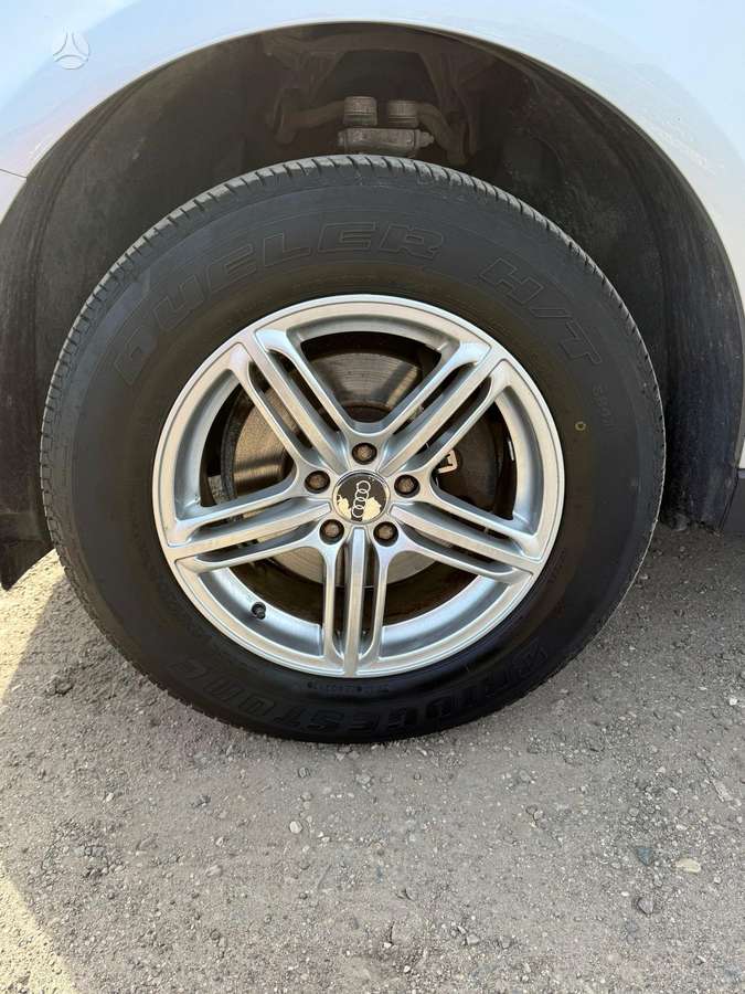 Audi Q5, 2.0 l., off-road / crossover