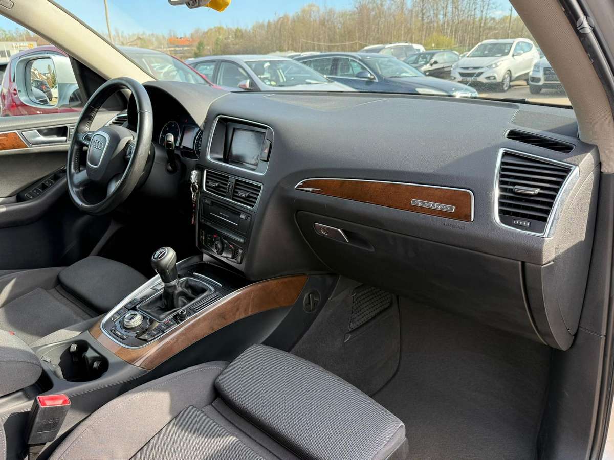 Audi Q5, 2.0 l., off-road / crossover