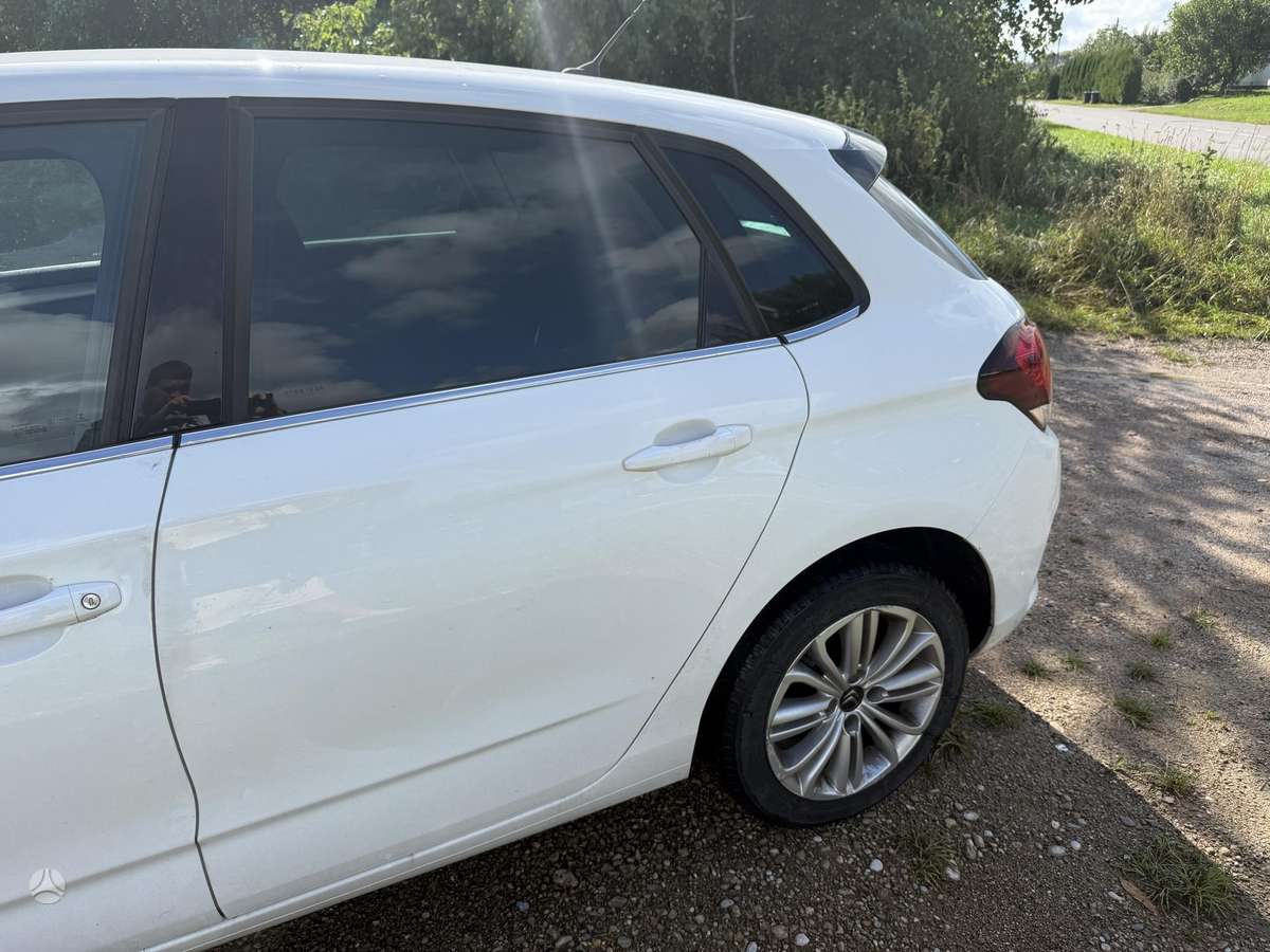 Citroen C4, 1.6 l., hatchback