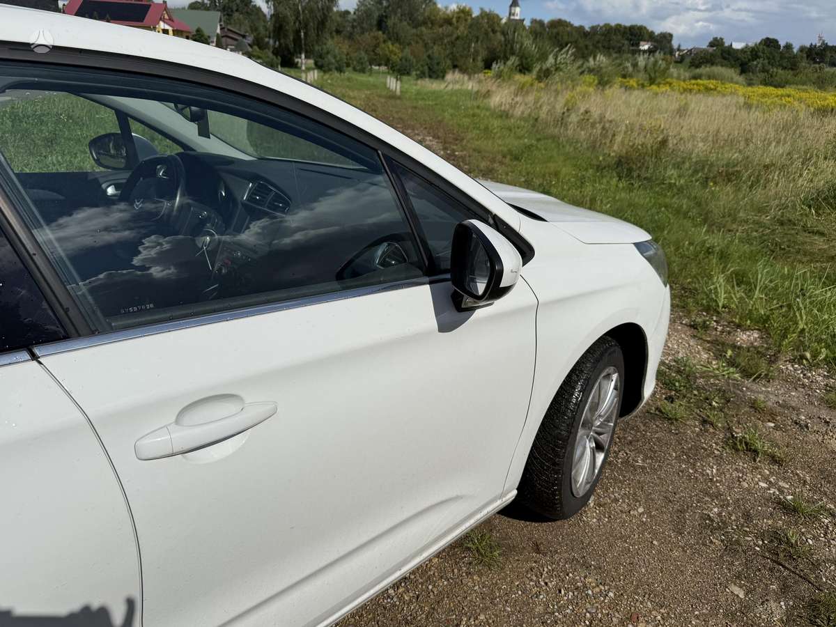 Citroen C4, 1.6 l., hatchback