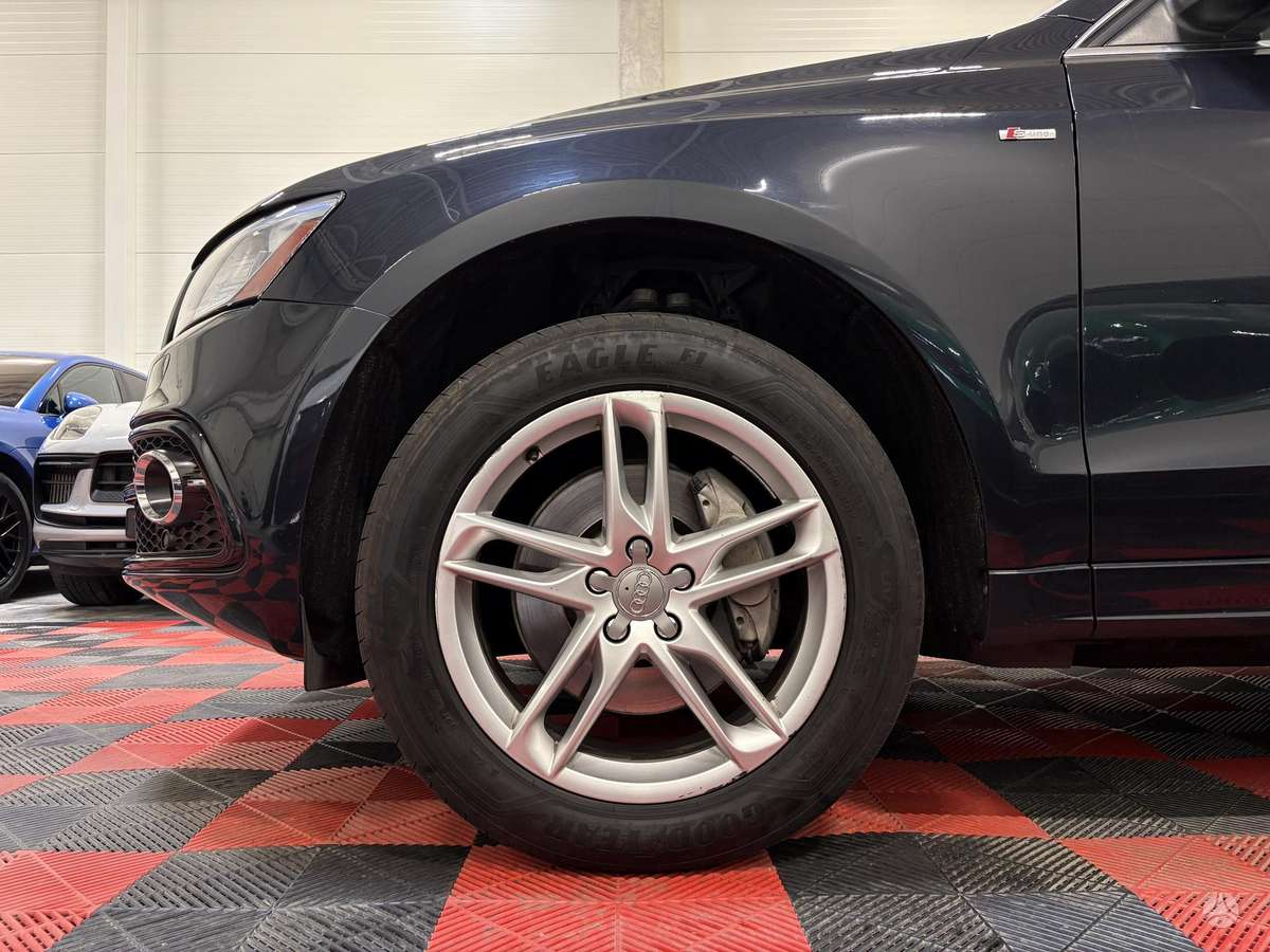 Audi Q5, 3.0 l., off-road / crossover