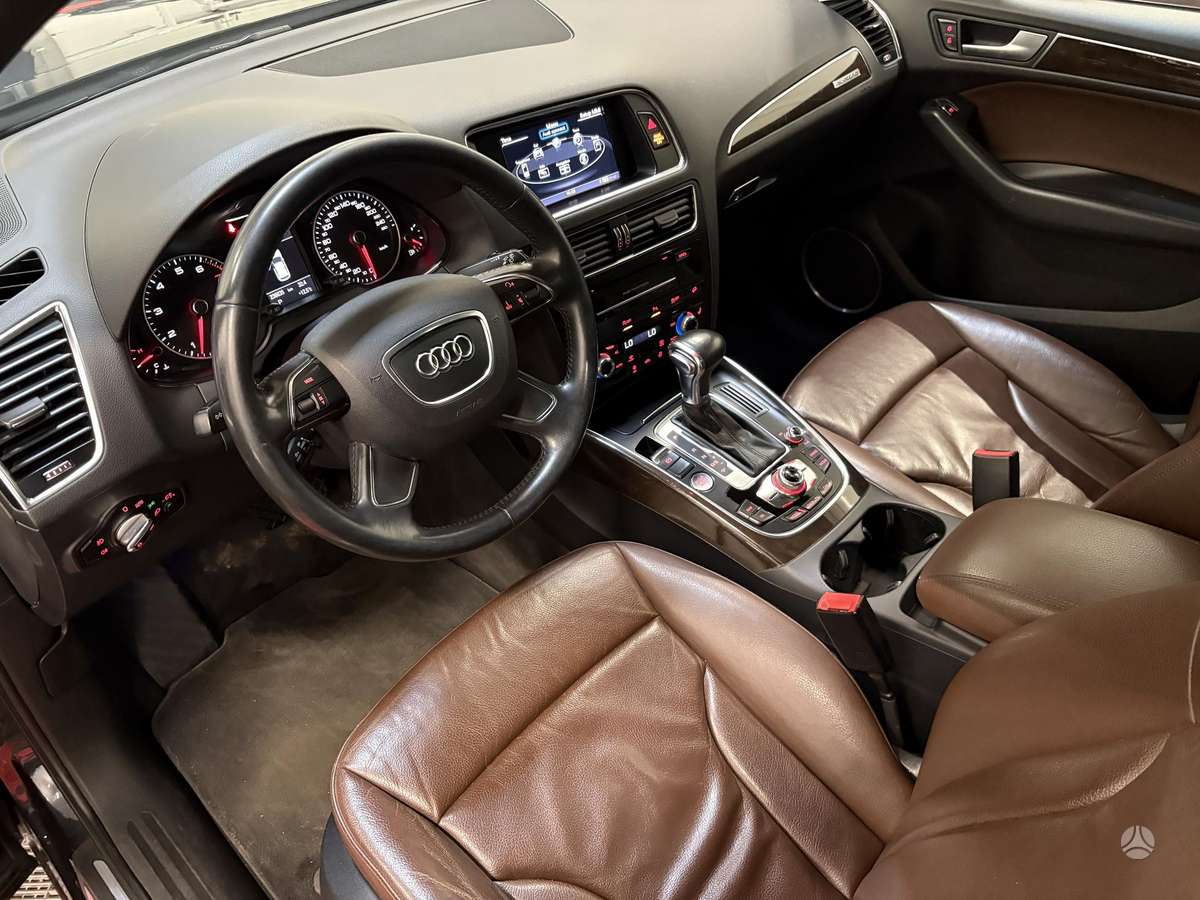 Audi Q5, 3.0 l., off-road / crossover