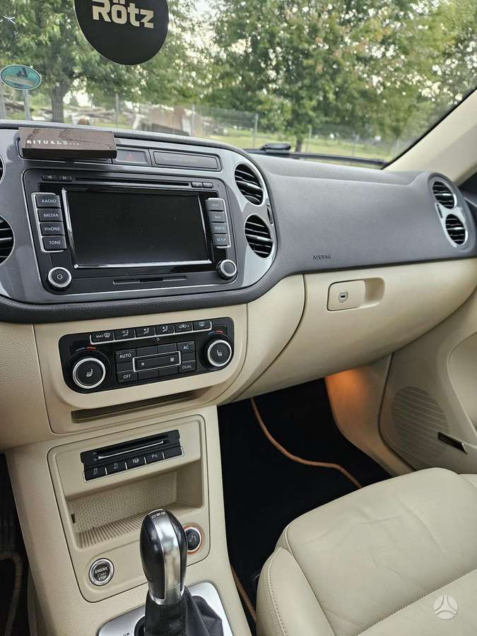 Volkswagen Tiguan - 4