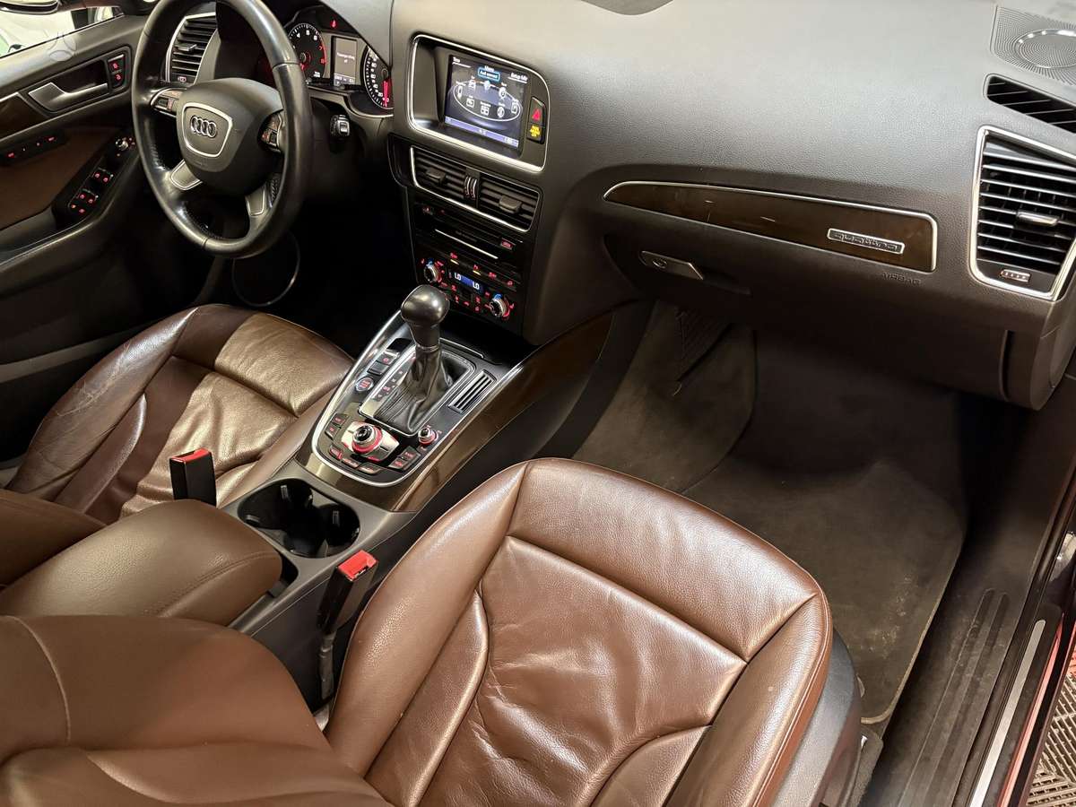 Audi Q5, 3.0 l., off-road / crossover