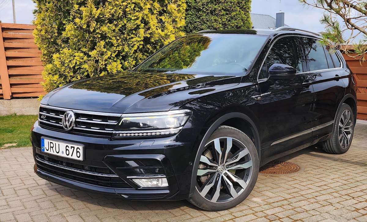 Volkswagen Tiguan - 1