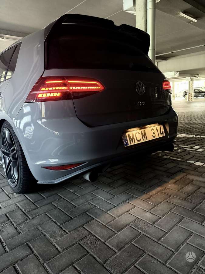 Volkswagen Golf - 2