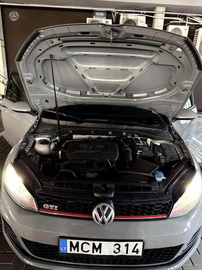 Volkswagen Golf - 9