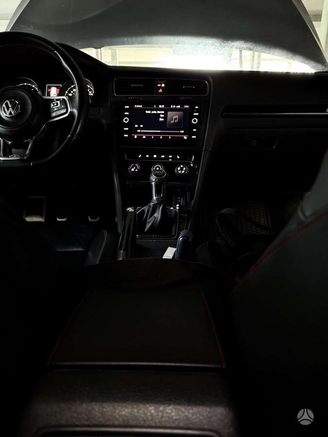 Volkswagen Golf - 11
