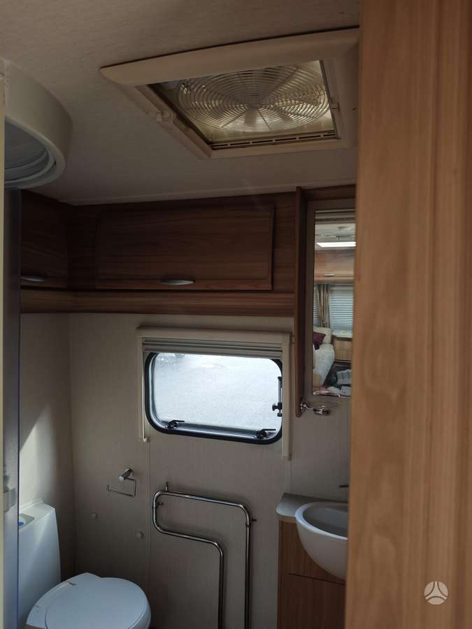 Lunar CLUBMAN Ck, кемперы