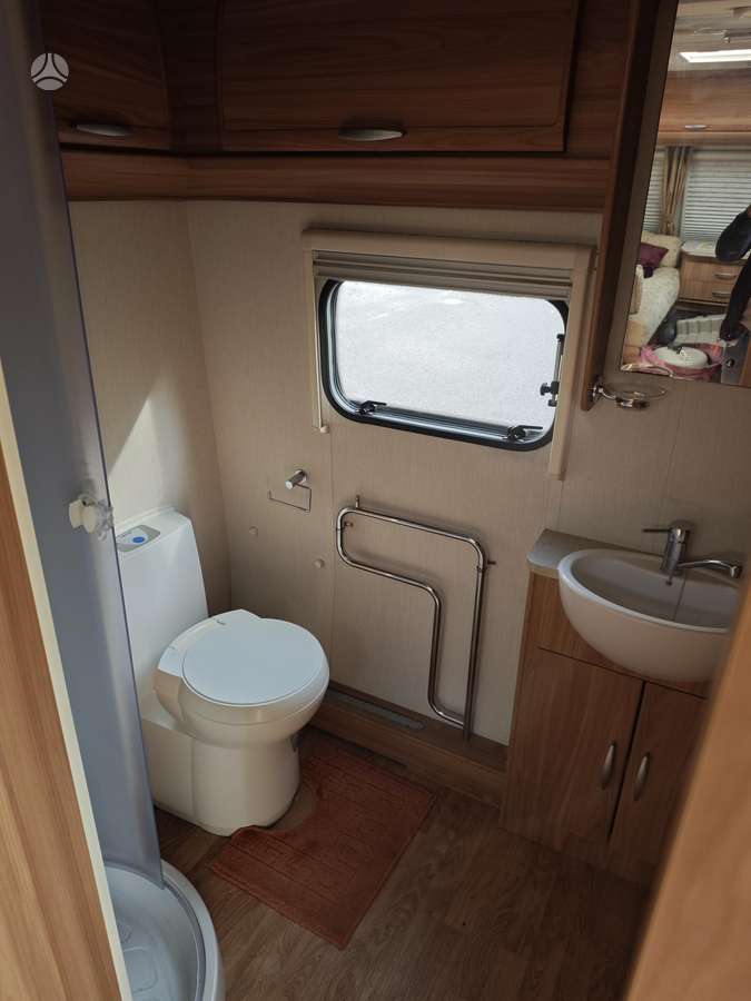 Lunar CLUBMAN Ck, кемперы