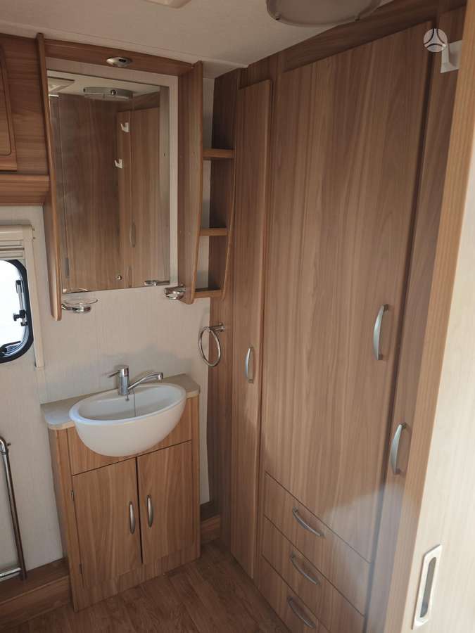 Lunar CLUBMAN Ck, кемперы