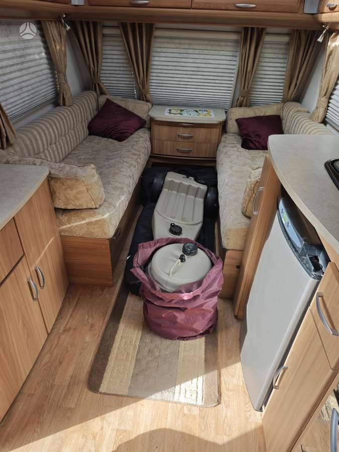 Lunar CLUBMAN Ck, кемперы